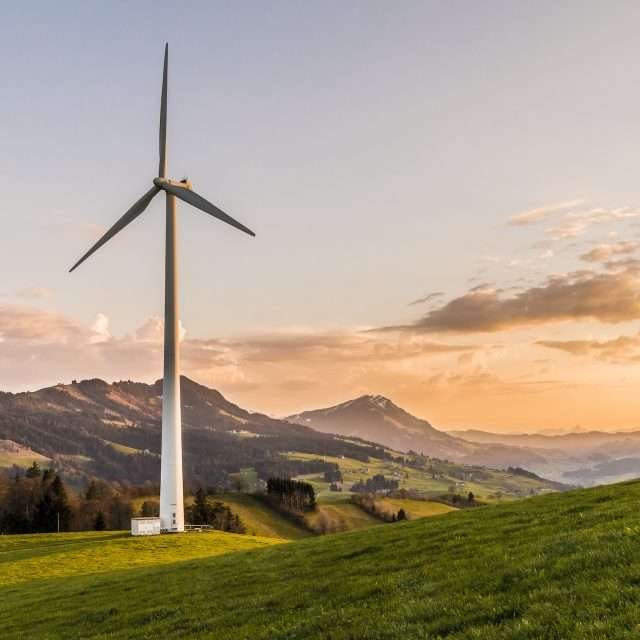 https://mutrol.com/wp-content/uploads/2022/10/Energia-y-Recursos-Naturales-min-640x640.jpg