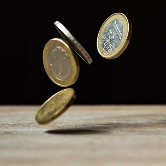 https://mutrol.com/wp-content/uploads/2022/11/Finanzas-Bancos-y-Private-Equity-640x640.jpg